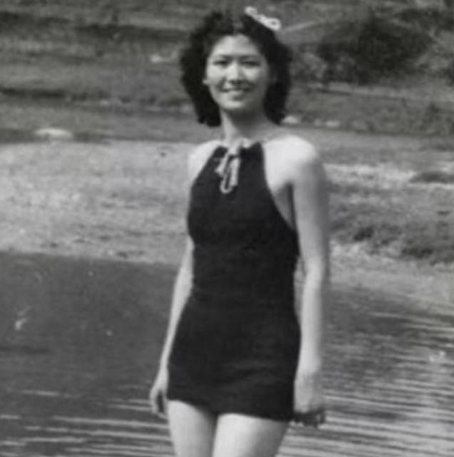 1914年，31岁的阎锡山，娶了14岁的小妾，洞房之夜，阎锡山对小妾说：“你躺下