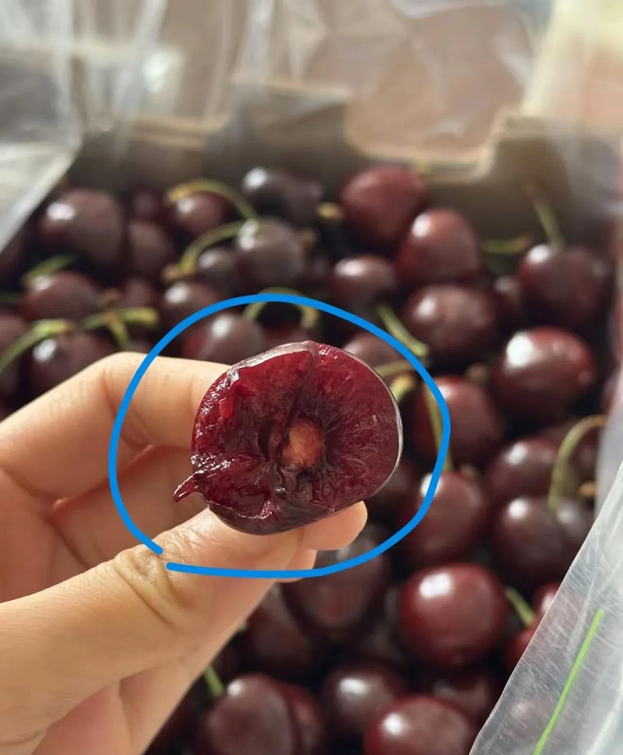 5斤车厘子连夜炫完，我和老公为嘴馋付出惨痛代价车厘子这玩意儿真的越吃越上瘾