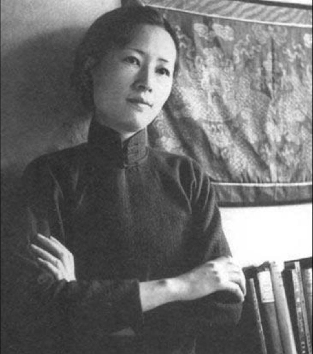 1953年，吴晗执意要拆除北京古建筑，梁思成急到悲痛大哭。突然，林徽因厉声喊道：