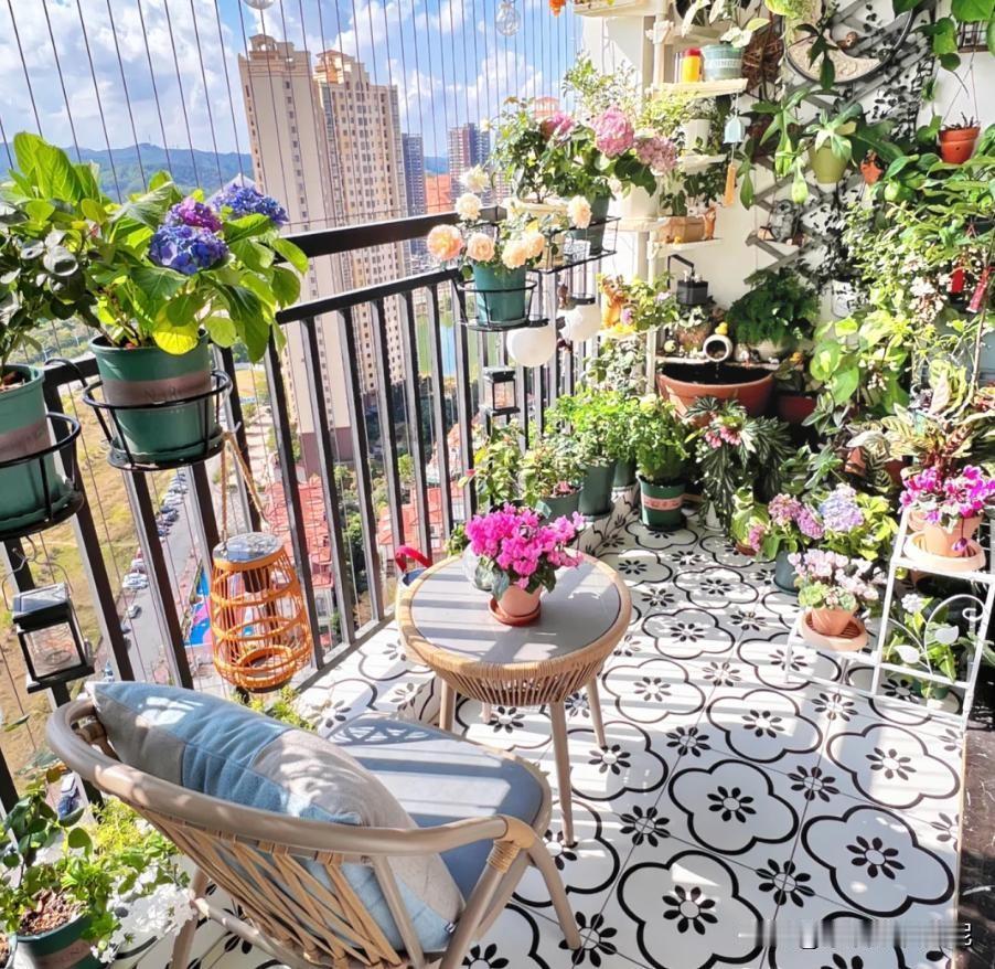 直到雨水进家，我才知道“不封阳台的快乐”是假的，太糟心了当初装修，被网上的“开