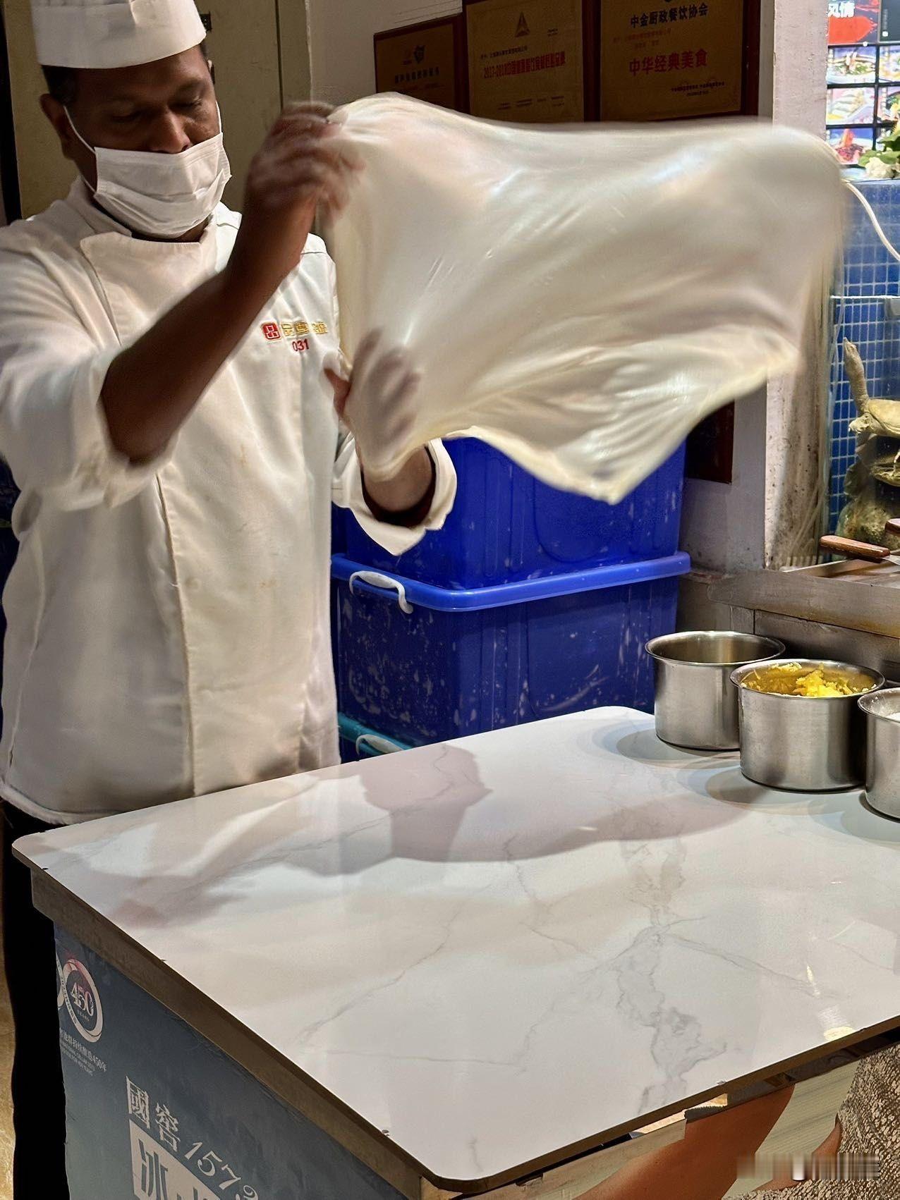 最近，湖南某市为引进的人才进行技术评定，在有关各部门充分论证后，授予印度两位飞饼