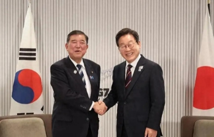 特朗普这刀先砍向日韩了。这回对日韩全面加征25%关税（此前日本24%、韩国2