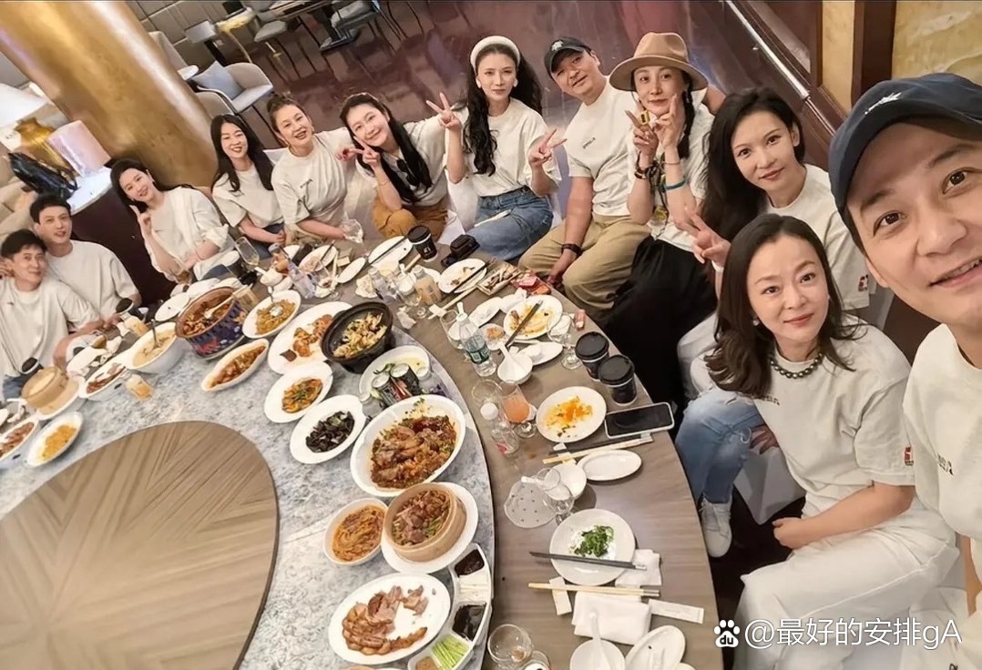 刘亦菲同学大聚会，别人都老了，她还那么年轻，跟吃了防腐剂似的