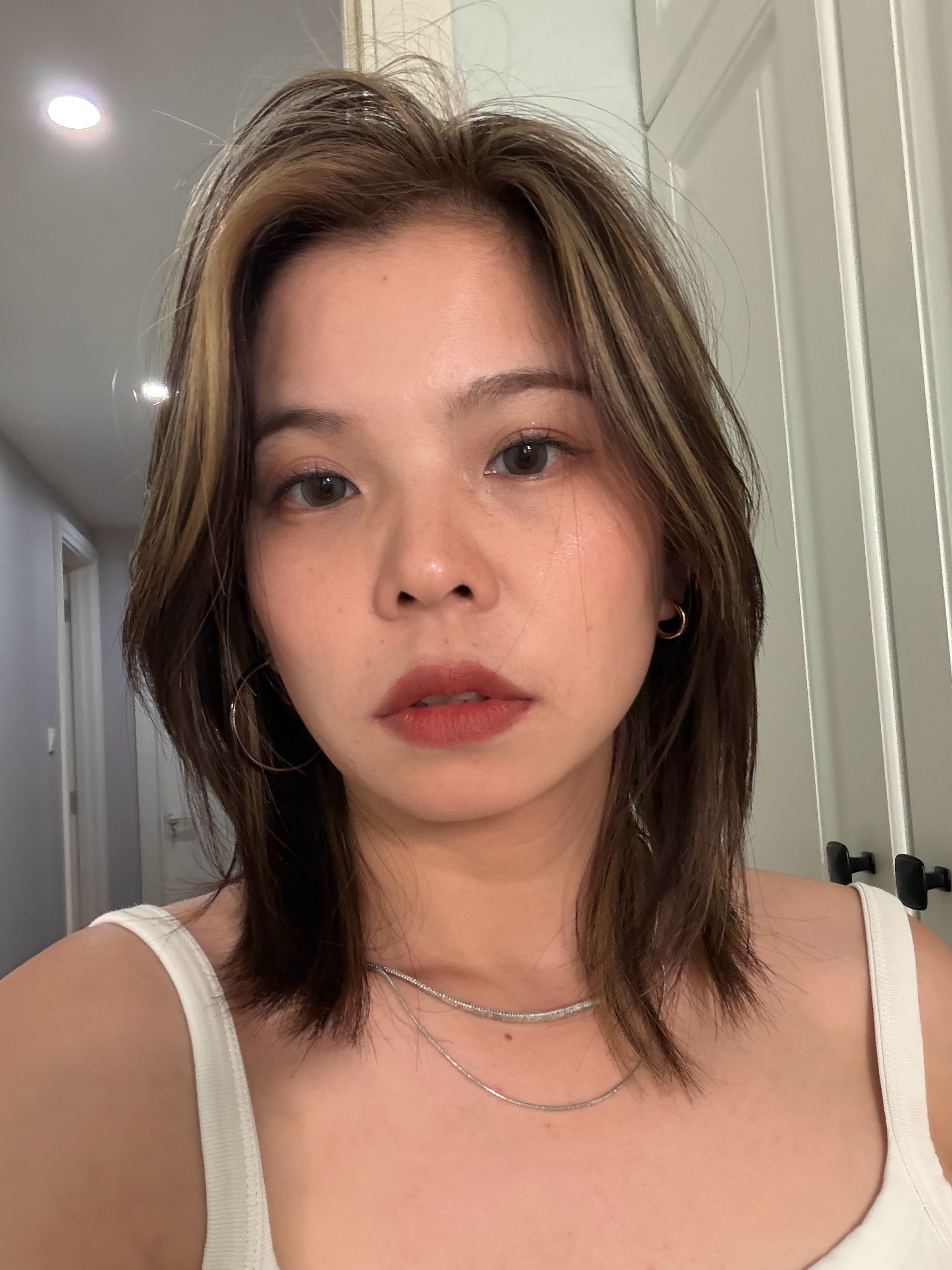 又化了一下子把眼珠子换成灰色感觉更好看了耶