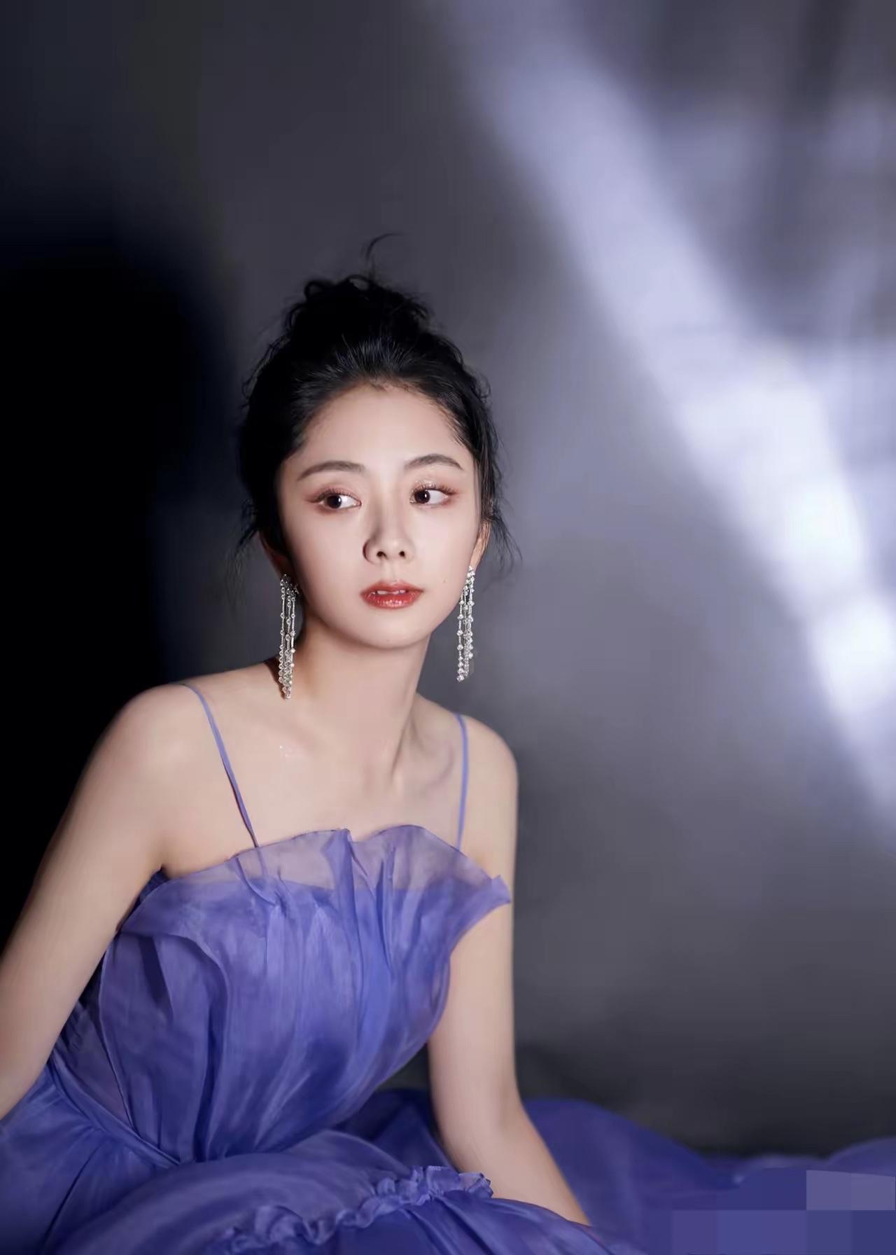 终于明白谭松韵为啥36岁了还不结婚不是因为没有大佬喜欢她，也不是因为没有妈妈