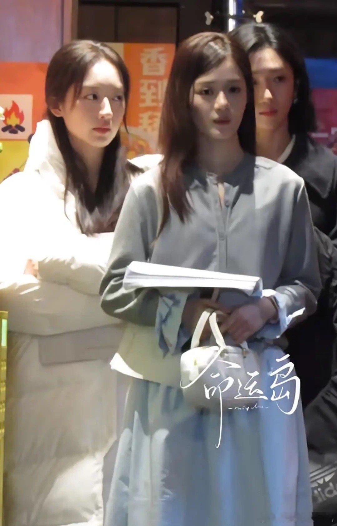 中间这个不好看啊，有点崎岖