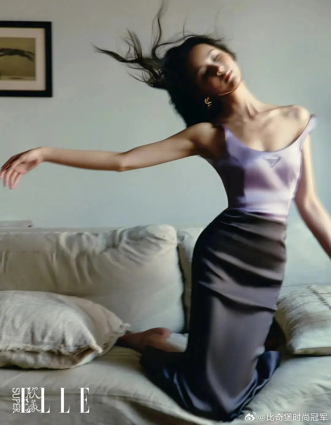 别的地方看到的陈都灵新图，太美丽了。比起让人觉得美丽的定格pose，这种风格更对