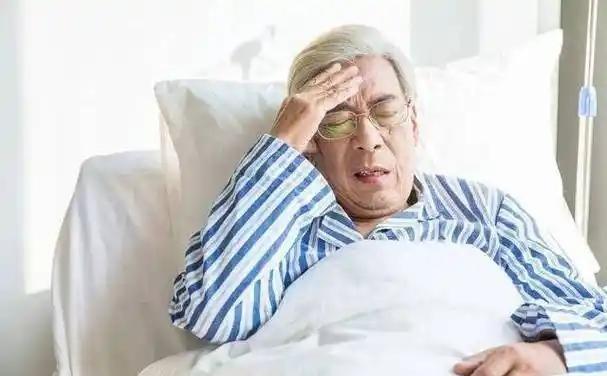 你是否经常感觉头晕眼花,或者记忆力减退?这些看似微不足道的症状,可能正是大脑发出