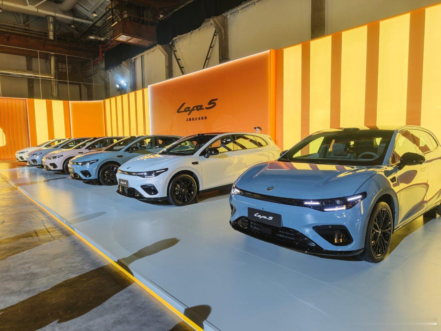 中国人的“高尔夫”让零跑造了！话说这后备箱空间相当的可以！零跑lafa5零跑