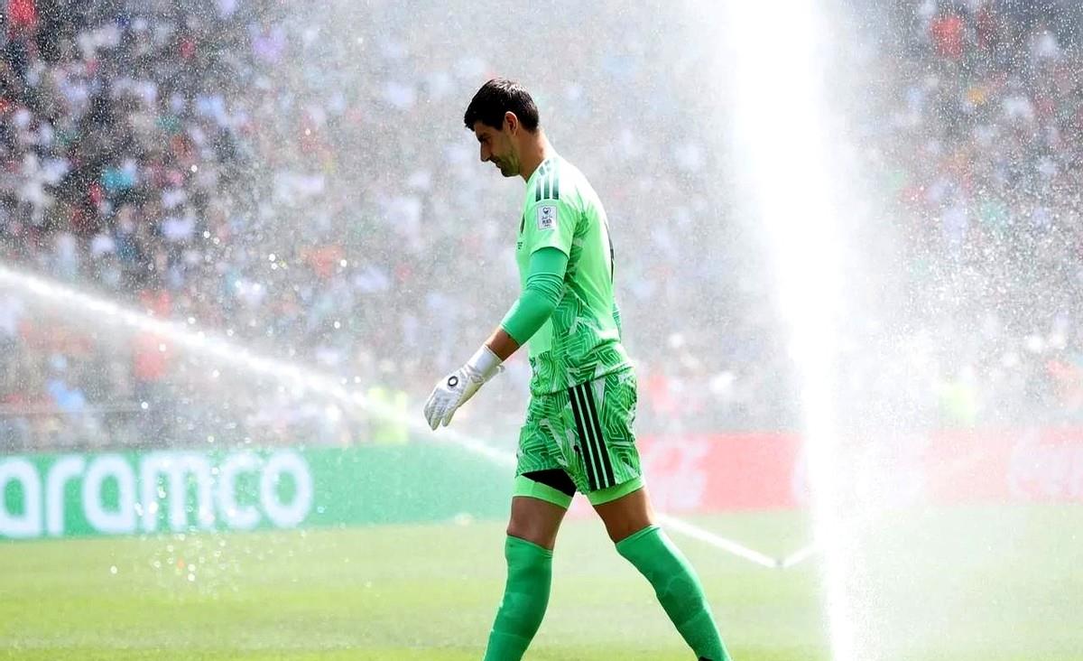 皇马门将位置，突然就不买了。库尔图瓦世界杯受伤，所有人都以为皇马要砸钱找
