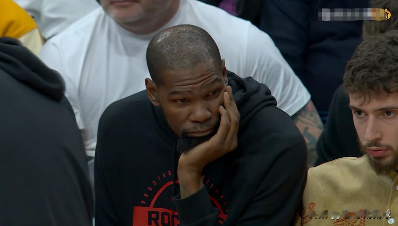 火箭超级球星杜兰特真是坑死了球队！在今天火箭主场以92：100输给湖人的比赛中，