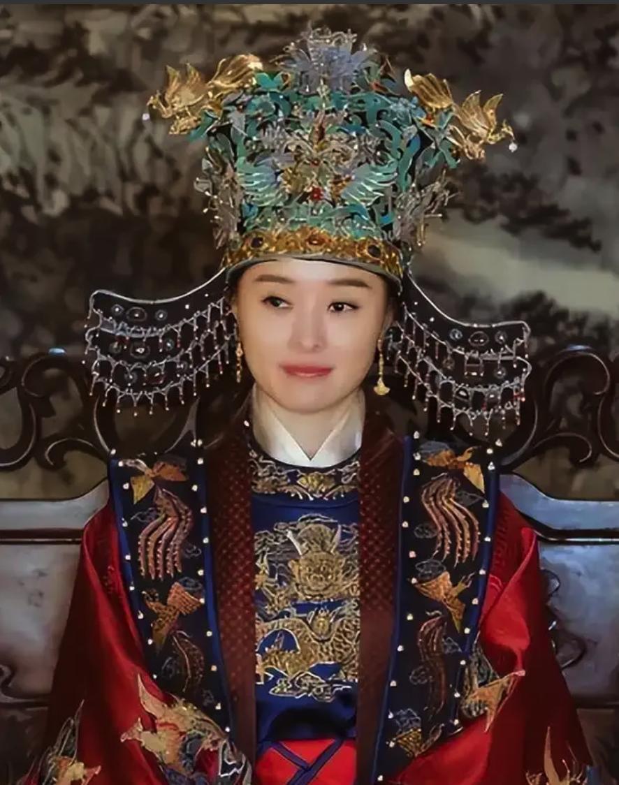 1425年，明仁宗朱高炽临终前，攥着张皇后的衣袖，说：“选五个妃嫔殉葬，陪朕走。