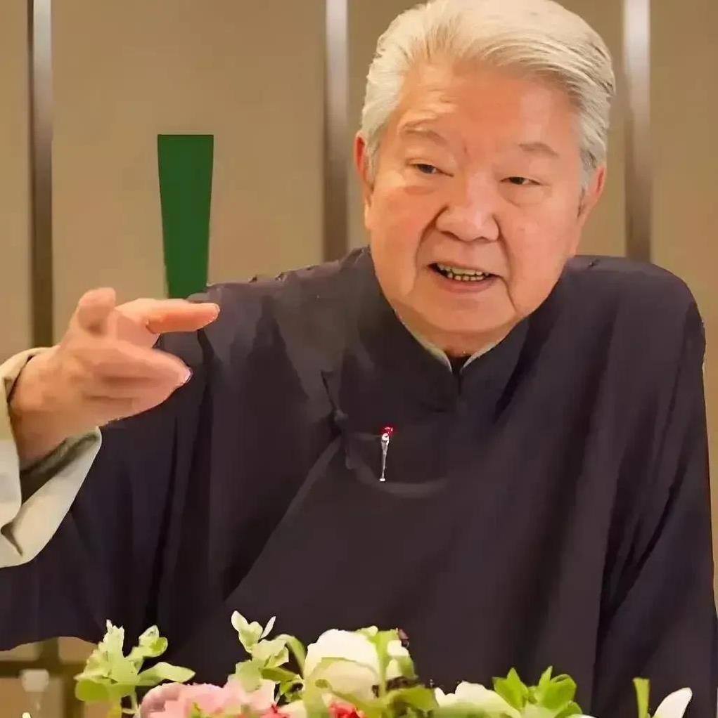 蔡澜离去了，但是他留下的一句话适用于所有人：年轻人要努力存100万，这是脱离牛马