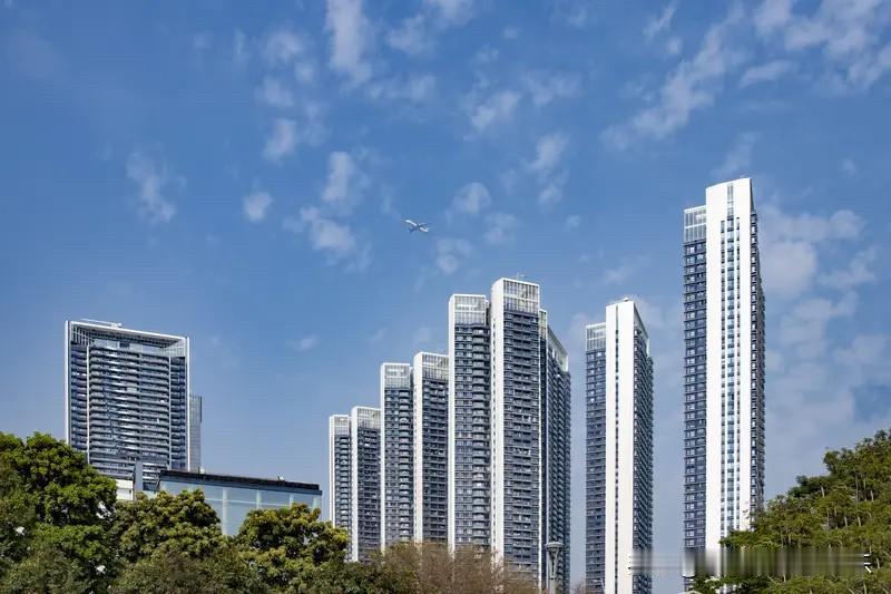 这个五一假期，深圳楼市好生热闹。在政策刺激和楼盘集中活动的双重带动下，无论是
