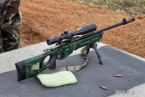 🇷🇺俄罗斯SV-98狙击步枪这款狙击步枪的历史始于1998年，当时伊热夫