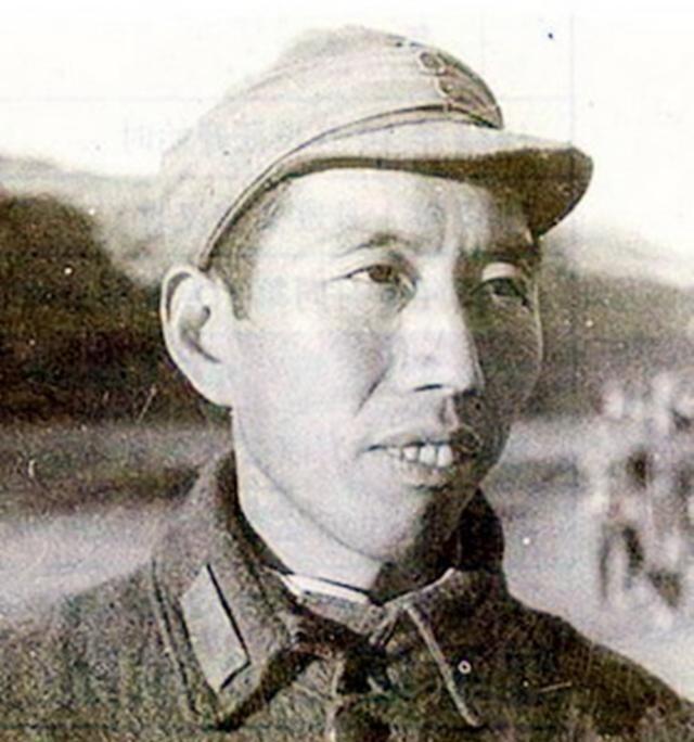 1943年，曾经用烟袋敲陈老总头的谭余保，来到延安开会。因为在学习会上，陈老总说