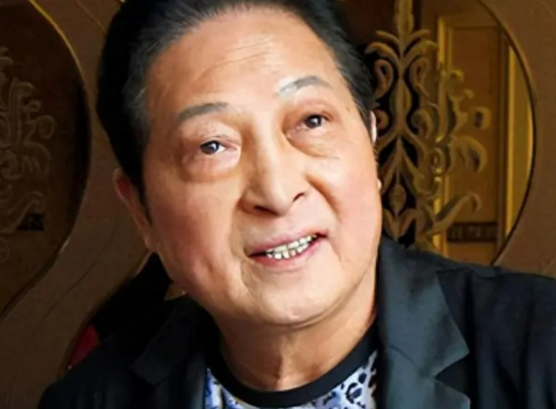 2005年向华强将气功大师王林推荐给了赌王何鸿燊，在看了王林的表演后，何鸿燊一些