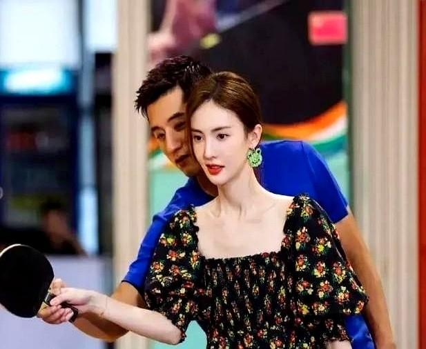 张继科最近又被推上风口浪尖了！东京奥运那会儿他明明没参赛，热搜榜上却挂着他的