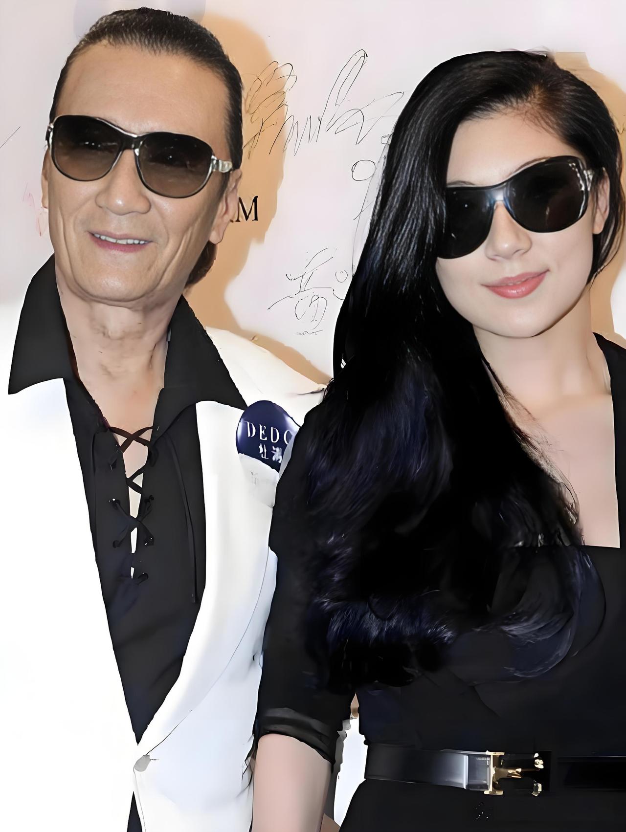 谢贤卖掉儿子谢霆锋送他的劳斯莱斯，原来是为了贴补前女友coco，不仅如此，谢贤还