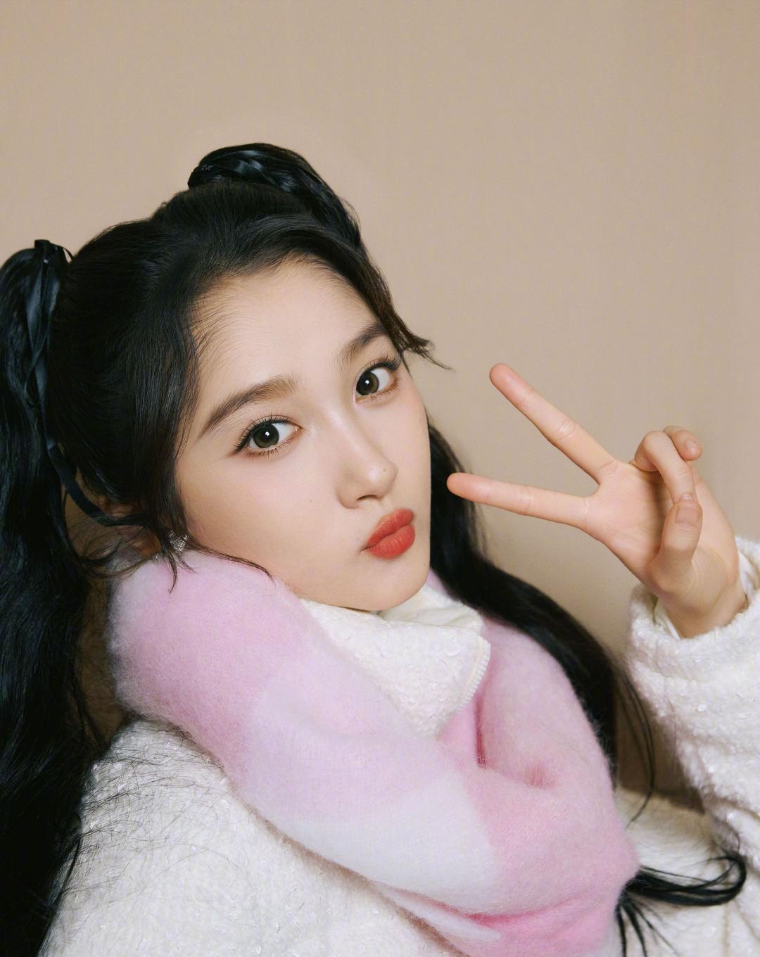 网传张一山要演关晓彤新剧？假的。酸菜都腌好了，剧组才说肉没买。《二十不惑2