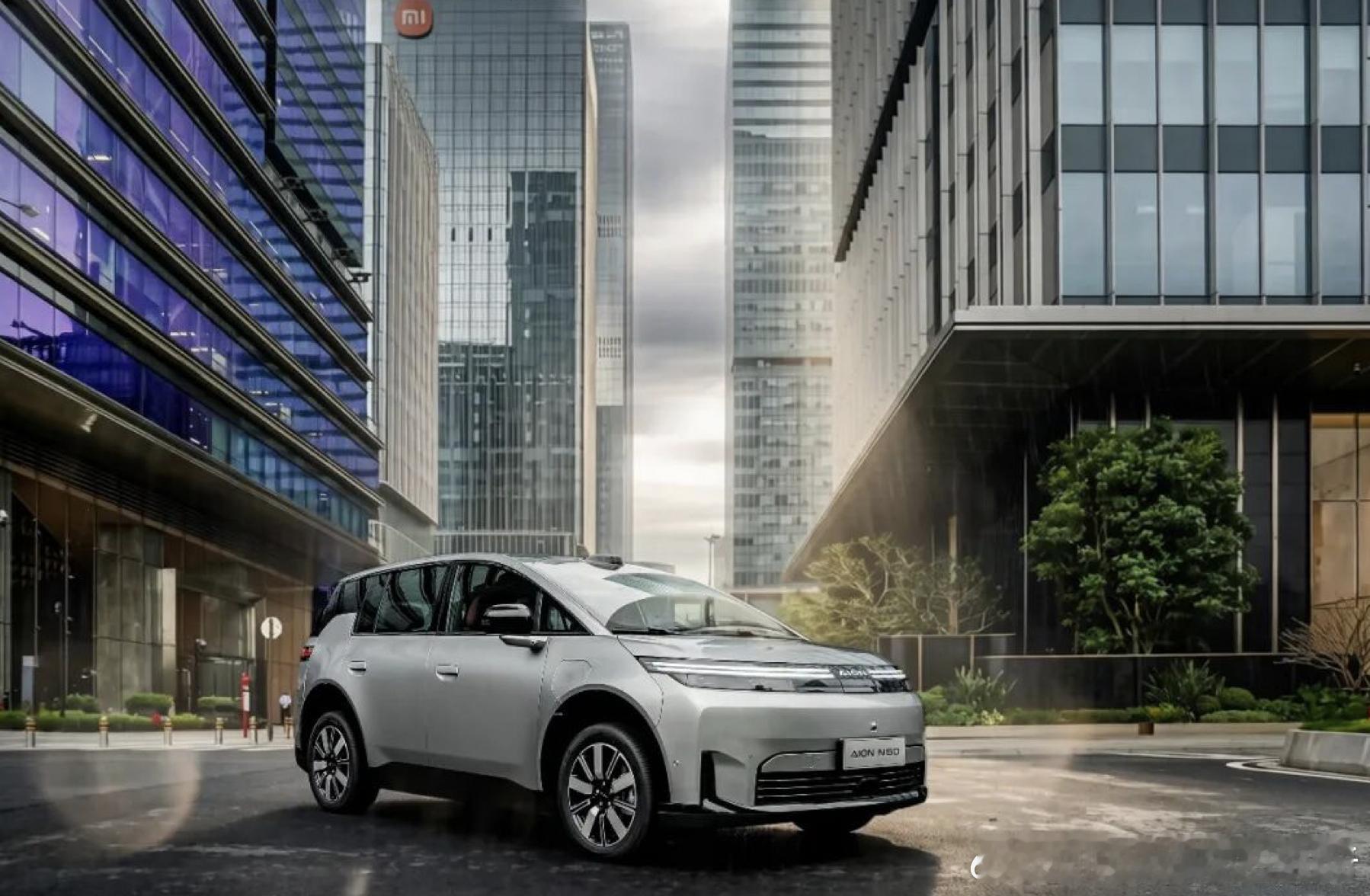 文远宣布与广汽合作的首车量产，埃安N60。预售价11.58万元起，全系标配智驾；