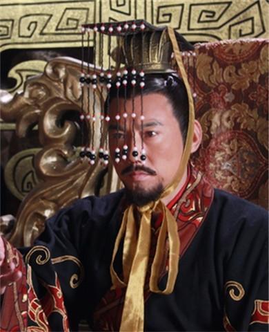 曹丕要杀曹洪，可不止是因为曹洪曾不借钱给他这么简单。曹洪是曹操族弟，那可是相当有