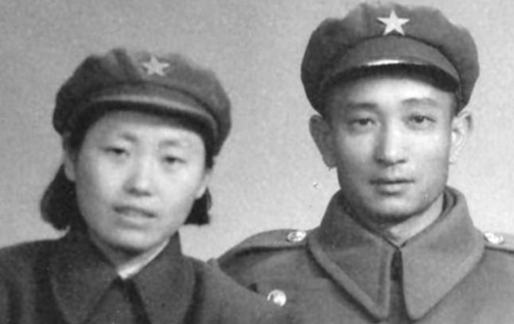 1949年的一天，第22军军长孙继先的女儿在门口玩耍，1个男人跑上前来。当即，男