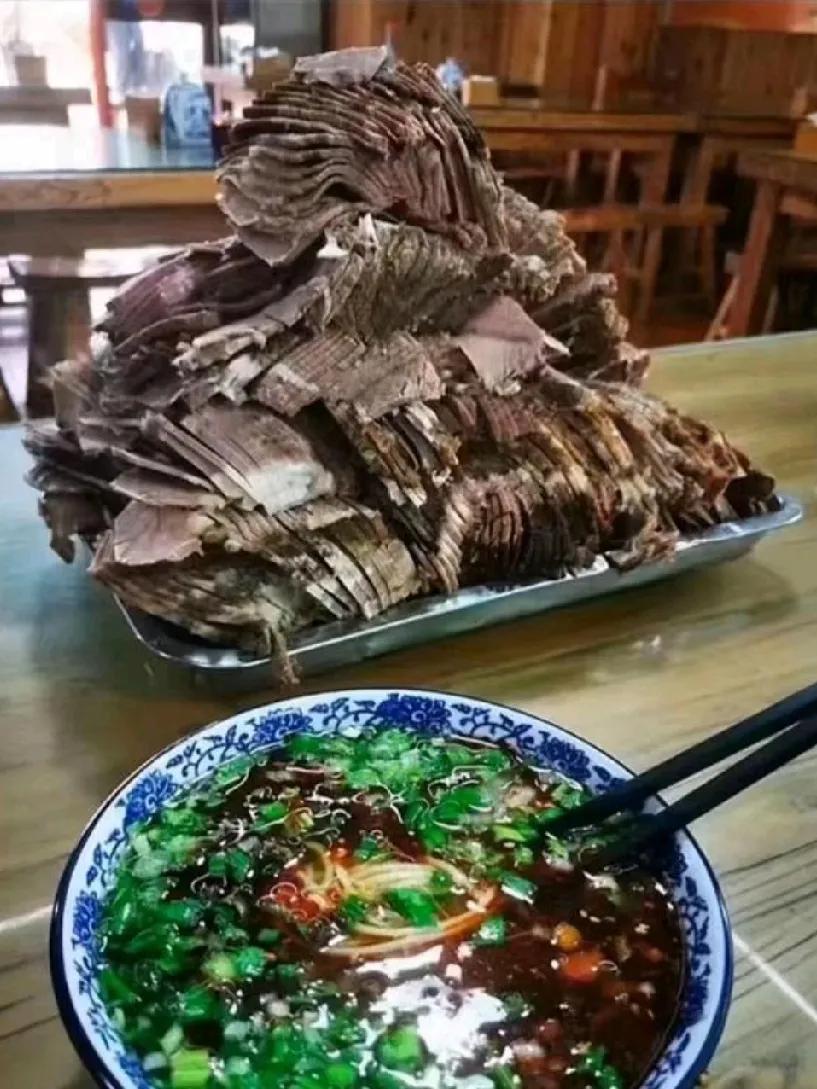 这才是真正的兰州牛肉面，每碗20元。黑兰州牛肉面的喷子们可以休矣！