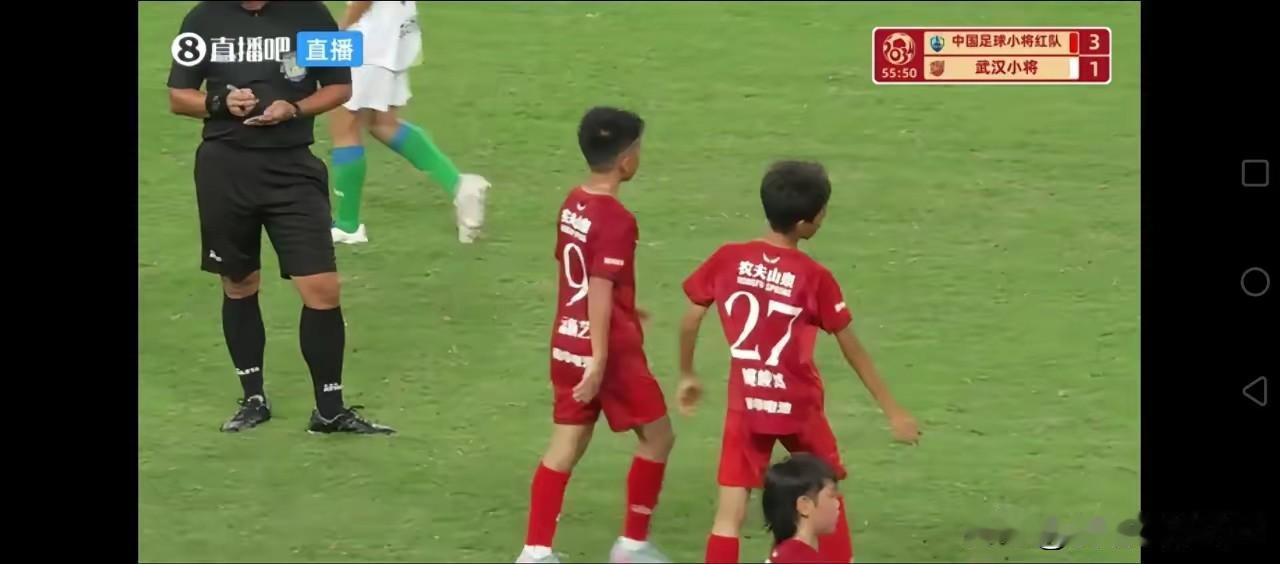 今年世界杯我很少看，而中国足球小将比赛我还真看了，看了中国足球小将首场比赛，感觉