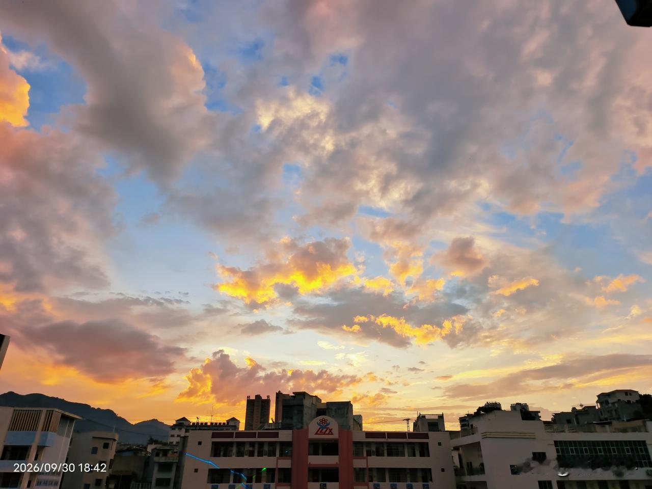 醍醐灌顶的话：“如果你每月有固定的退休金，卡里还躺着四五十万存款，那你第一件