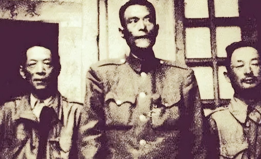 1949年12月7日，国民党陆军参谋长汤尧来到昆明，他刚住到招待所，就有人来暗示