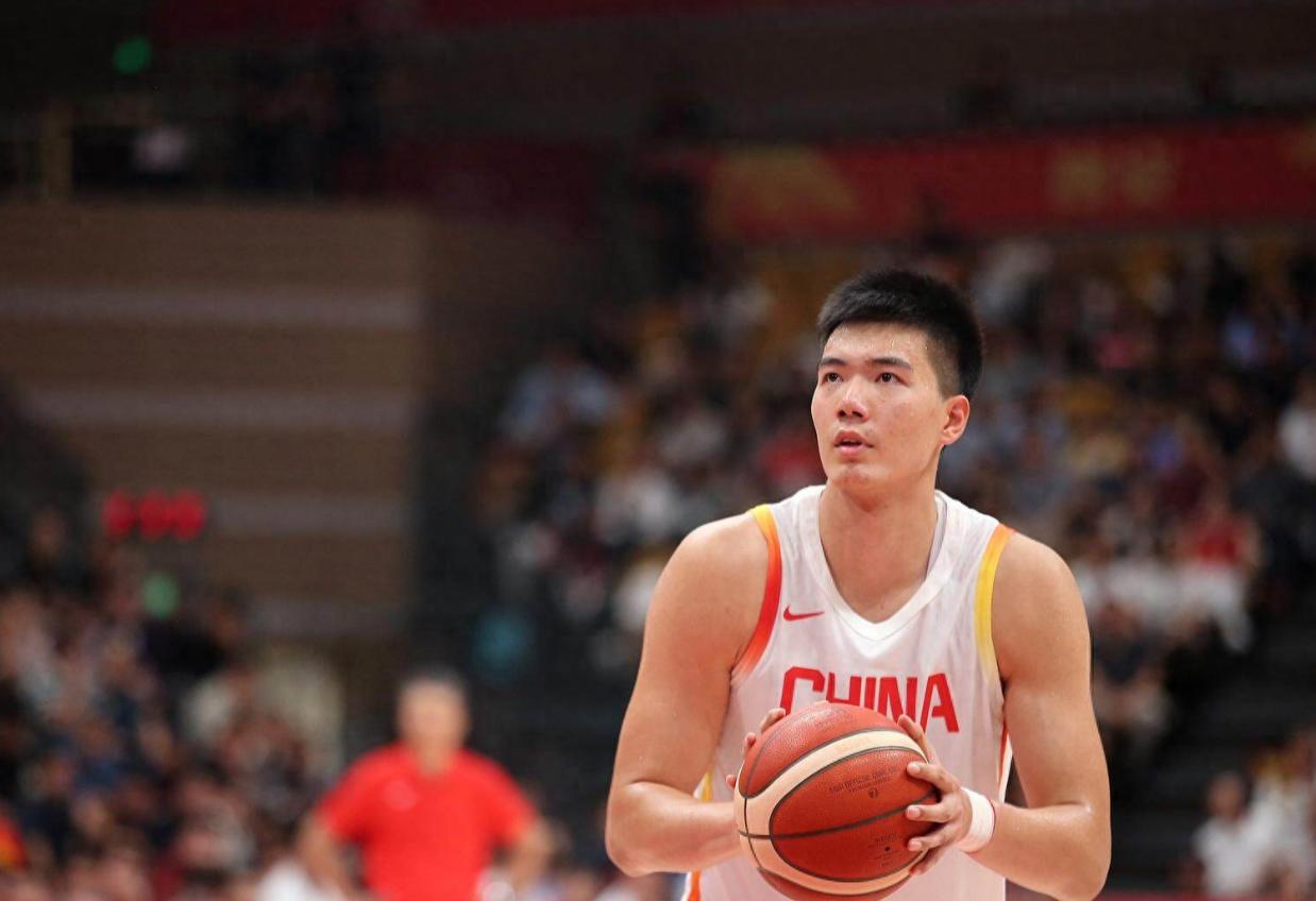 陈国豪真去广东？杜锋要的不是又一个名字广东宏远又和陈国豪传到一起，这个话题一