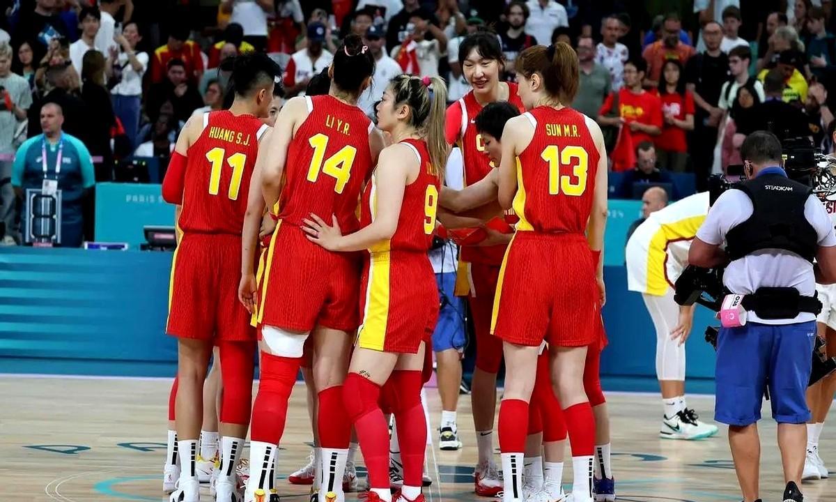 中国女篮热身赛中锋身高一览！1、陈明伶：1.92米2、韩旭：2.07米3、