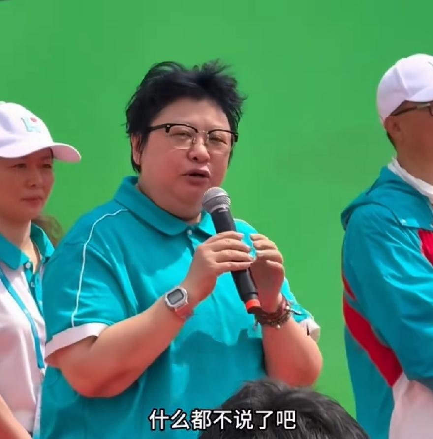 韩红走个面后公开露面，举办百人援蒙送医公益活动，出资价值4000万！现场一句没提