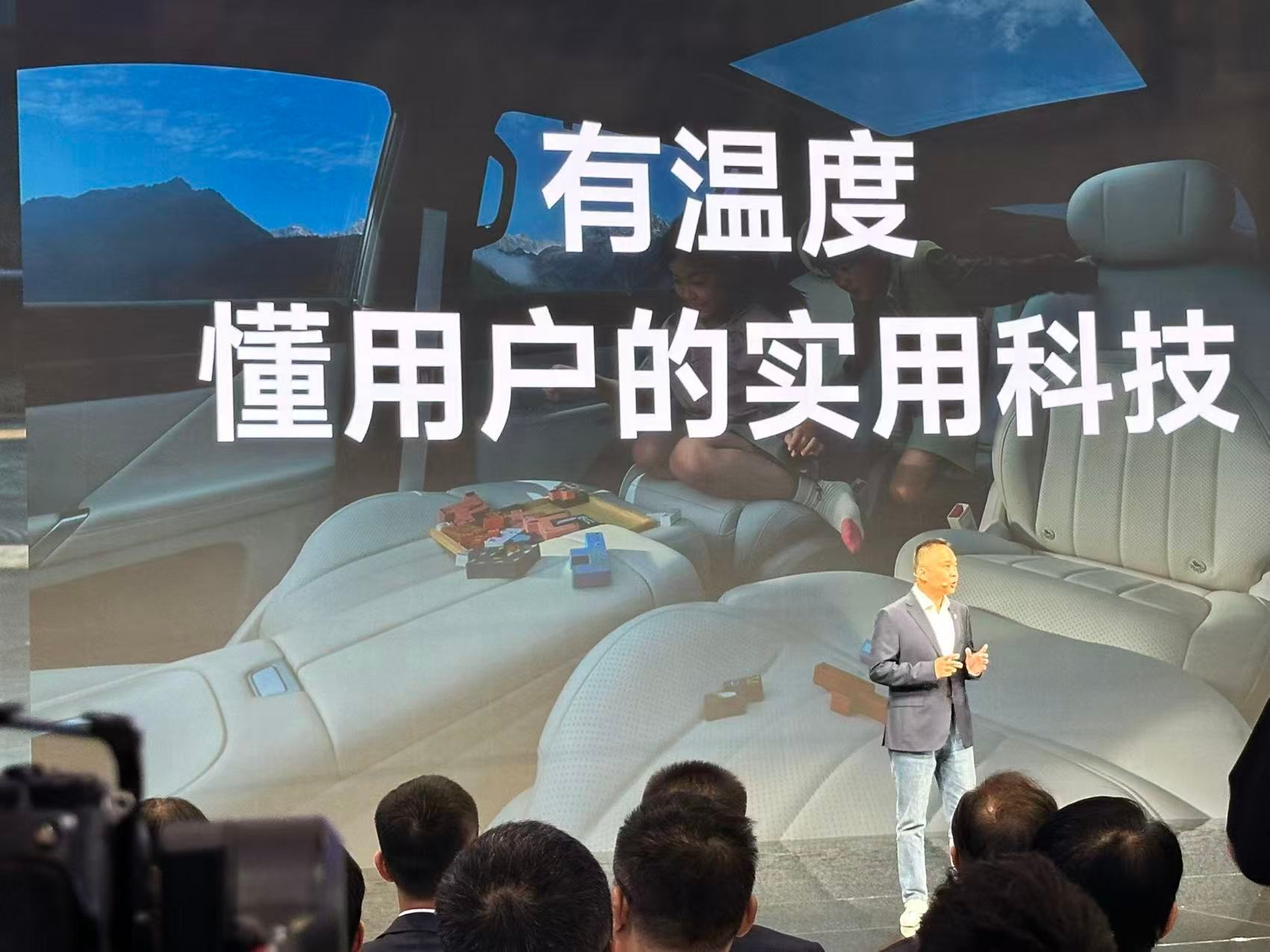 重磅来袭！东风奕派正式携手华为乾崑开启深度合作啦～双方可不是简单的技术拼凑，而是