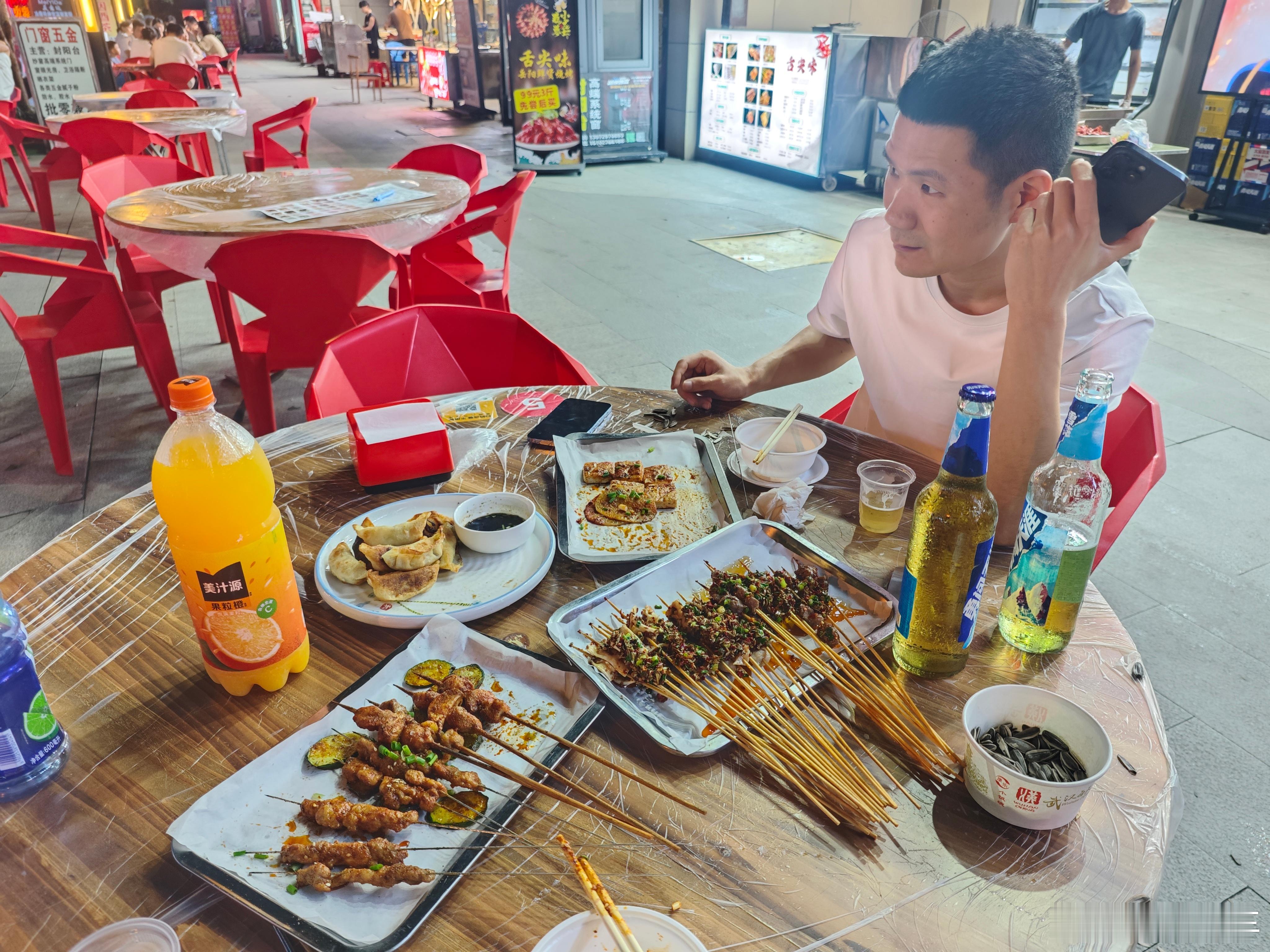 今天改善下生活两个人美团套餐108加个煎饺啤酒150以内还行说实话​