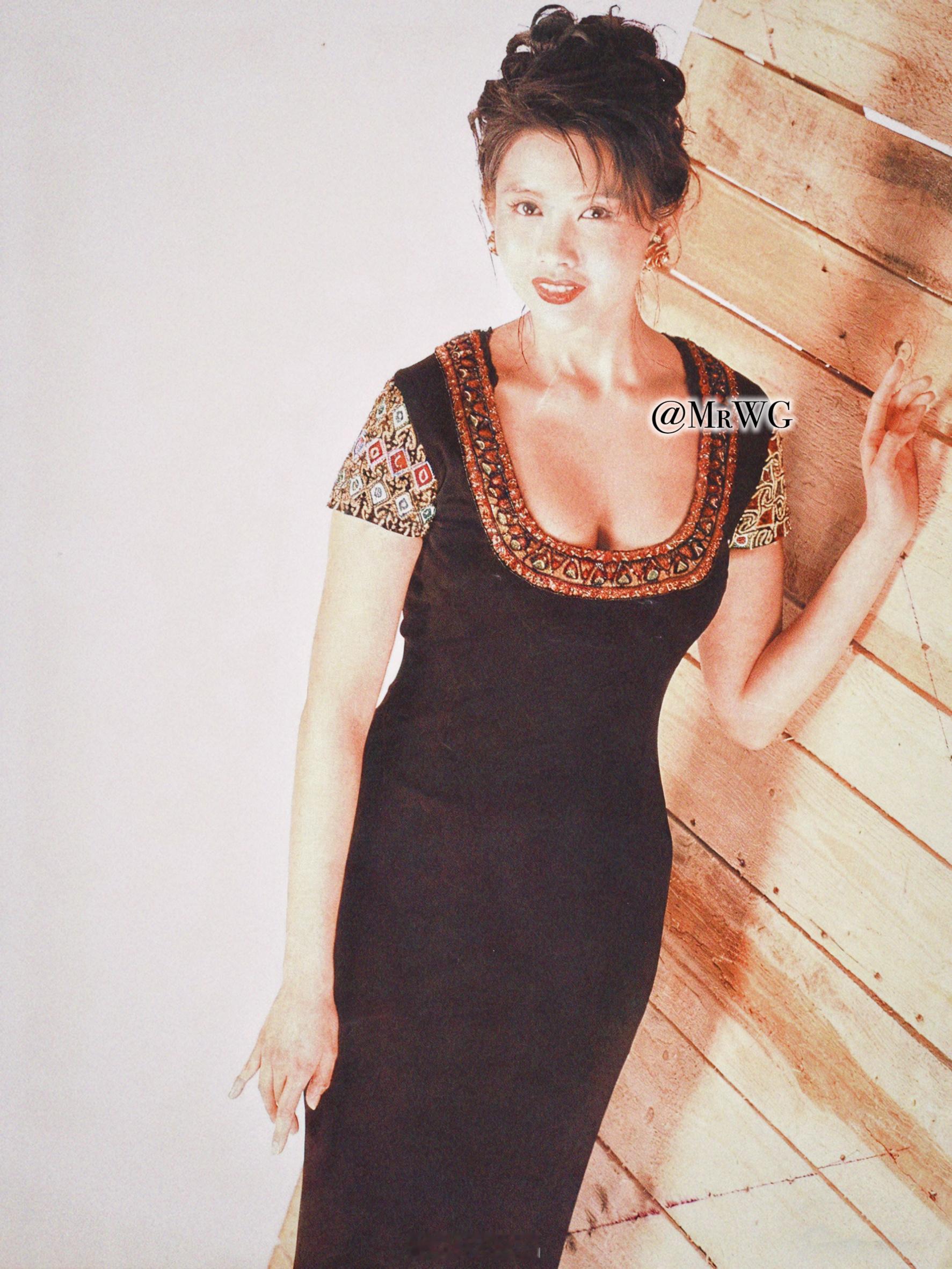 香港电影旧相簿子香港《东周刊》杂志，拍摄的90年代港风佳人，情韵盎然，