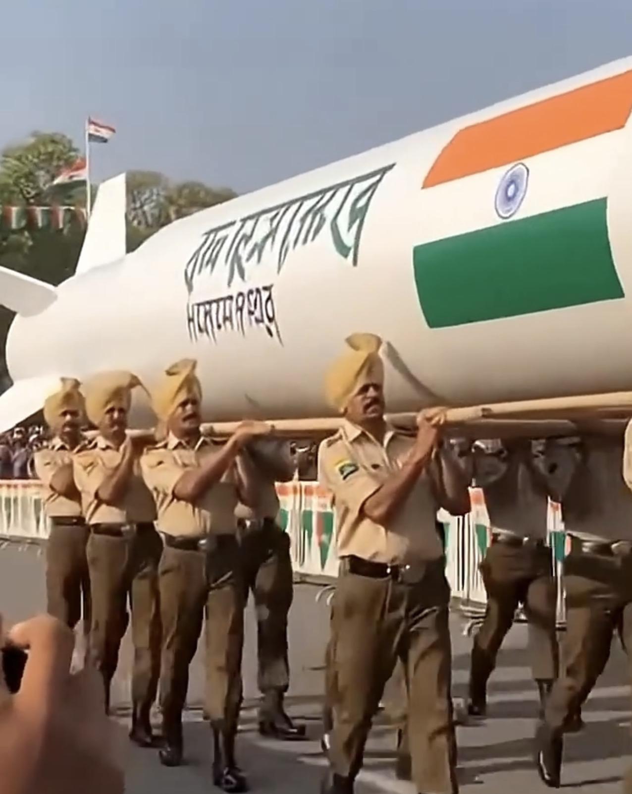 哈哈哈哈，哎妈呀！印度又又又阅兵啦，可不得了啦[捂脸哭][捂脸哭][捂脸哭]如果说