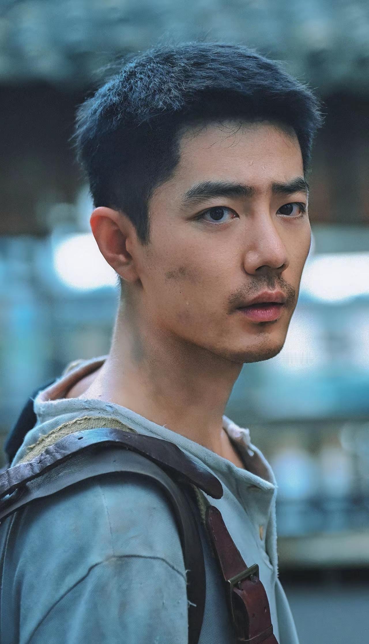 上映五天，票房一天比一天高，这电影疯了。肖战主演的《得闲谨制》，累计票房3.9