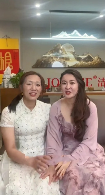 一觉醒来，谢浩男妈妈又发大招了，原来她去北京不只是旅游，而是...谢浩男