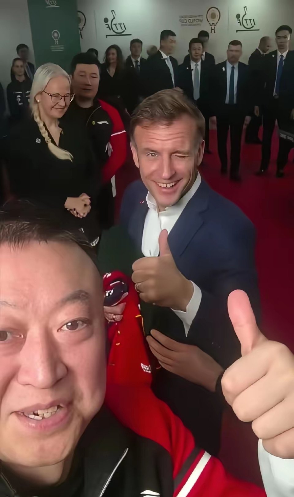 不得不说马琳的胆子很大，在马克龙会见中法乒乓球运动员时，谁都没有拿手机拍照，只有