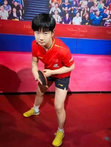 孙颖莎成杜莎首位永久馆藏现役选手 热烈祝贺孙颖莎蜡像正式入驻上海杜莎夫...