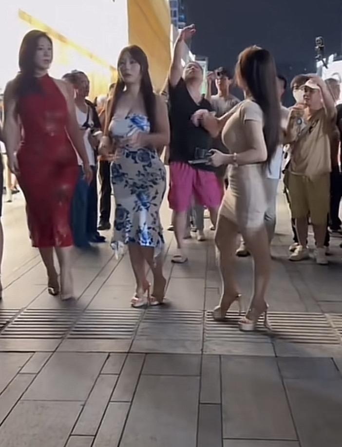 这就是所谓的网红，长相也一般嘛