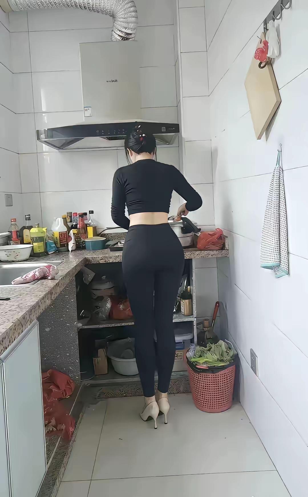 清晨一早进厨房，啪！拍一张，记录我的小厨娘…今天下厨了吗厨房生活照下厨我是