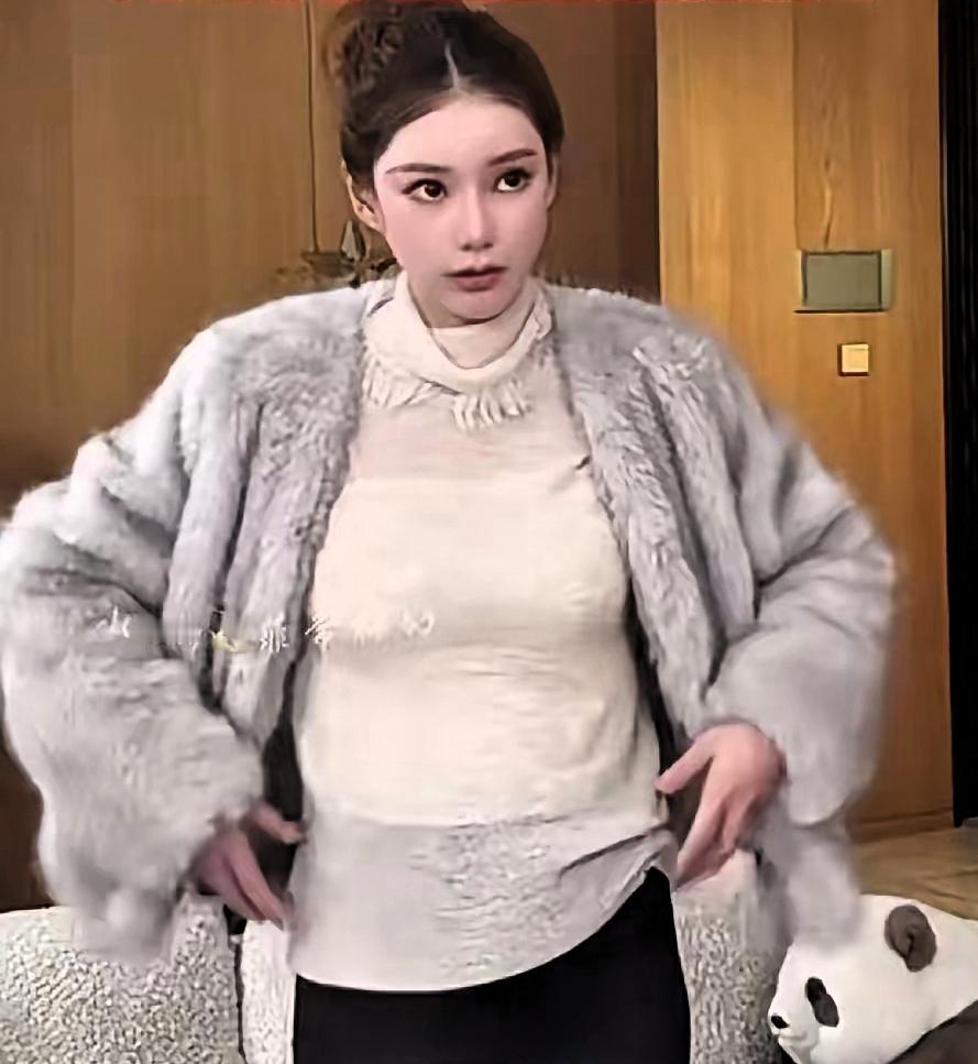 最近筱梅在社交平台分享孕期日常，引发热议，大家都在讨论她的肚子，是怀了还是没怀，