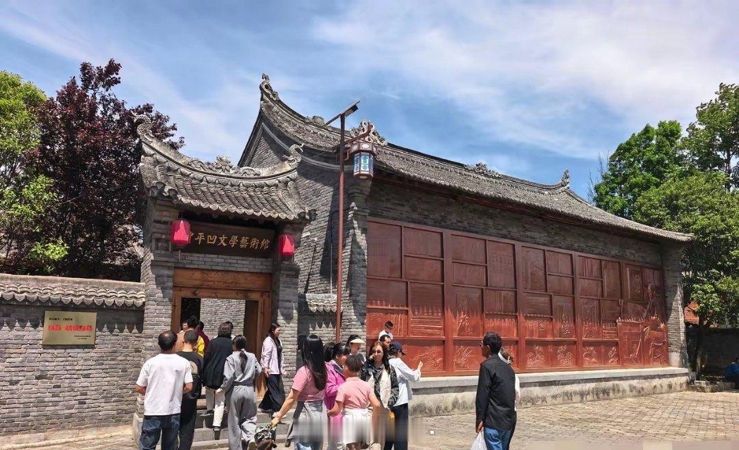 究竟是什么限制了我的想象力，这真是让我大开眼界。在我的固有印象里，贾平凹是来自陕