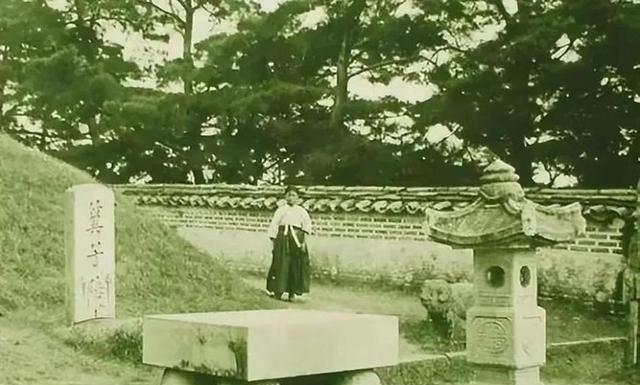 1959年春天，朝鲜领导人金日成不顾众多反对之声，下令将朝鲜境内一座具有千年历史