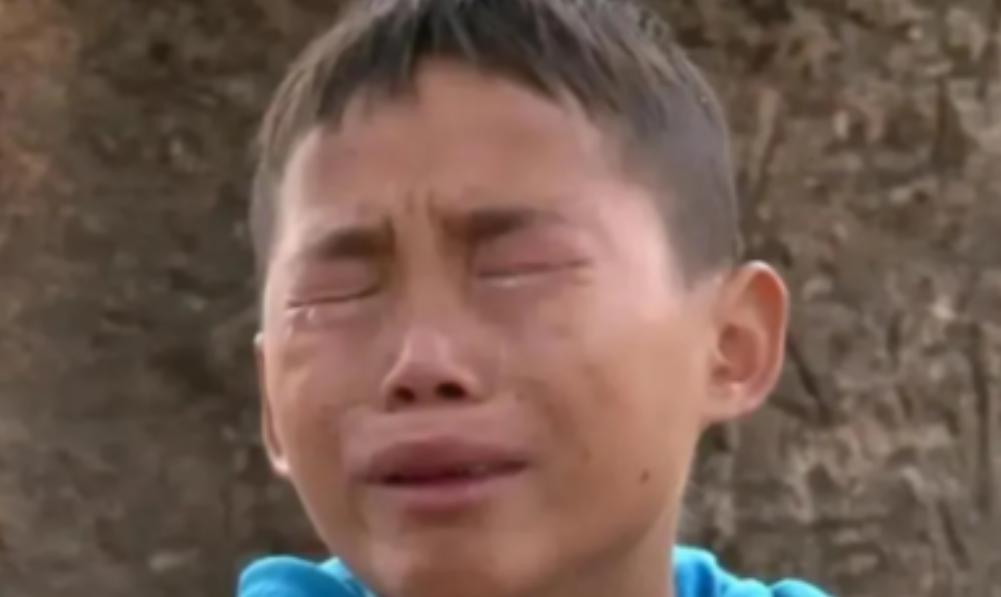 真让人泪崩！在云南大山深处，13岁的农村娃盘江龙竟然成了5个弟妹的“老父亲”。吃