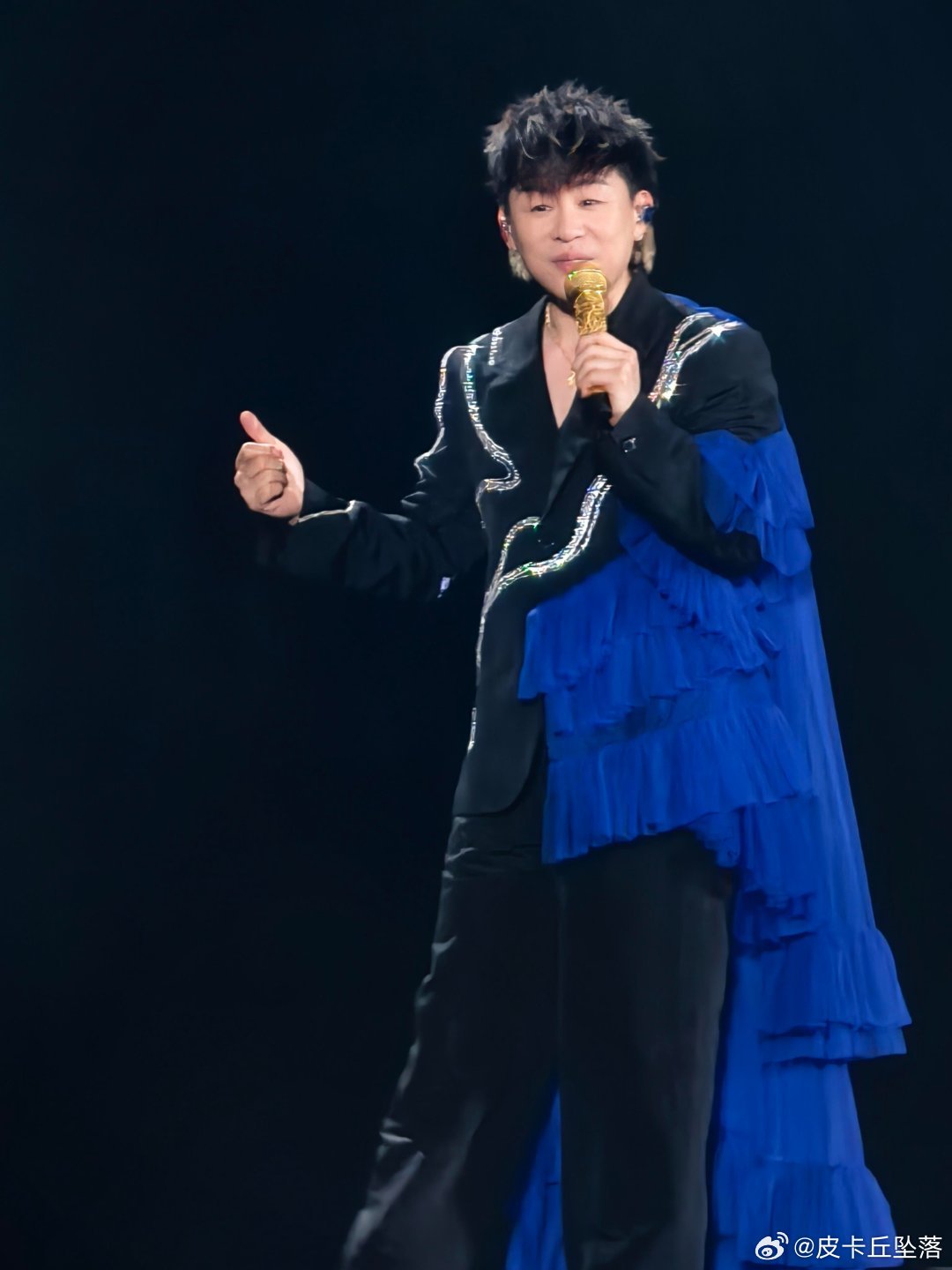 歌手直播胡彦斌采访歌手制片人歌手制片人专访歌手制片人专访太有深度，胡彦斌大方剖