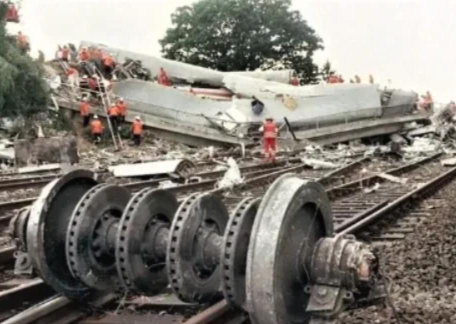 为了打压我们的发展，日本和德国联合断供高铁车轮，他们还没来得及得意，就被中国的“